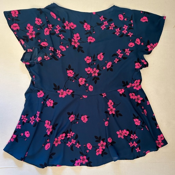 Torrid Vibrant Floral print V-Neck blouse top Sz-1. D10 - Picture 5 of 8